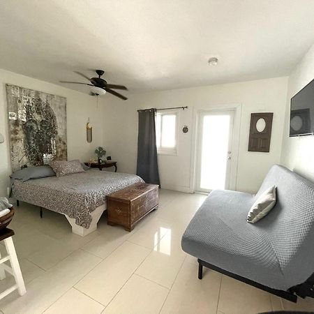 Private Studio Blocks From Coconut Grove Miami Extérieur photo