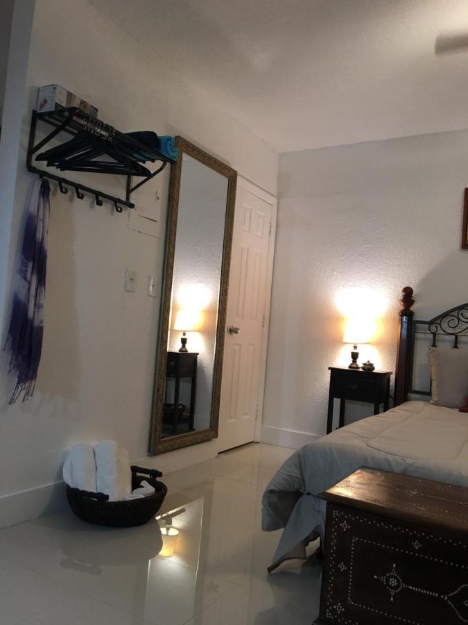 Private Studio Blocks From Coconut Grove Miami Extérieur photo