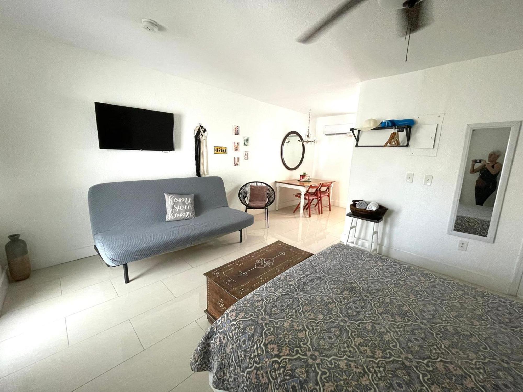 Private Studio Blocks From Coconut Grove Miami Extérieur photo