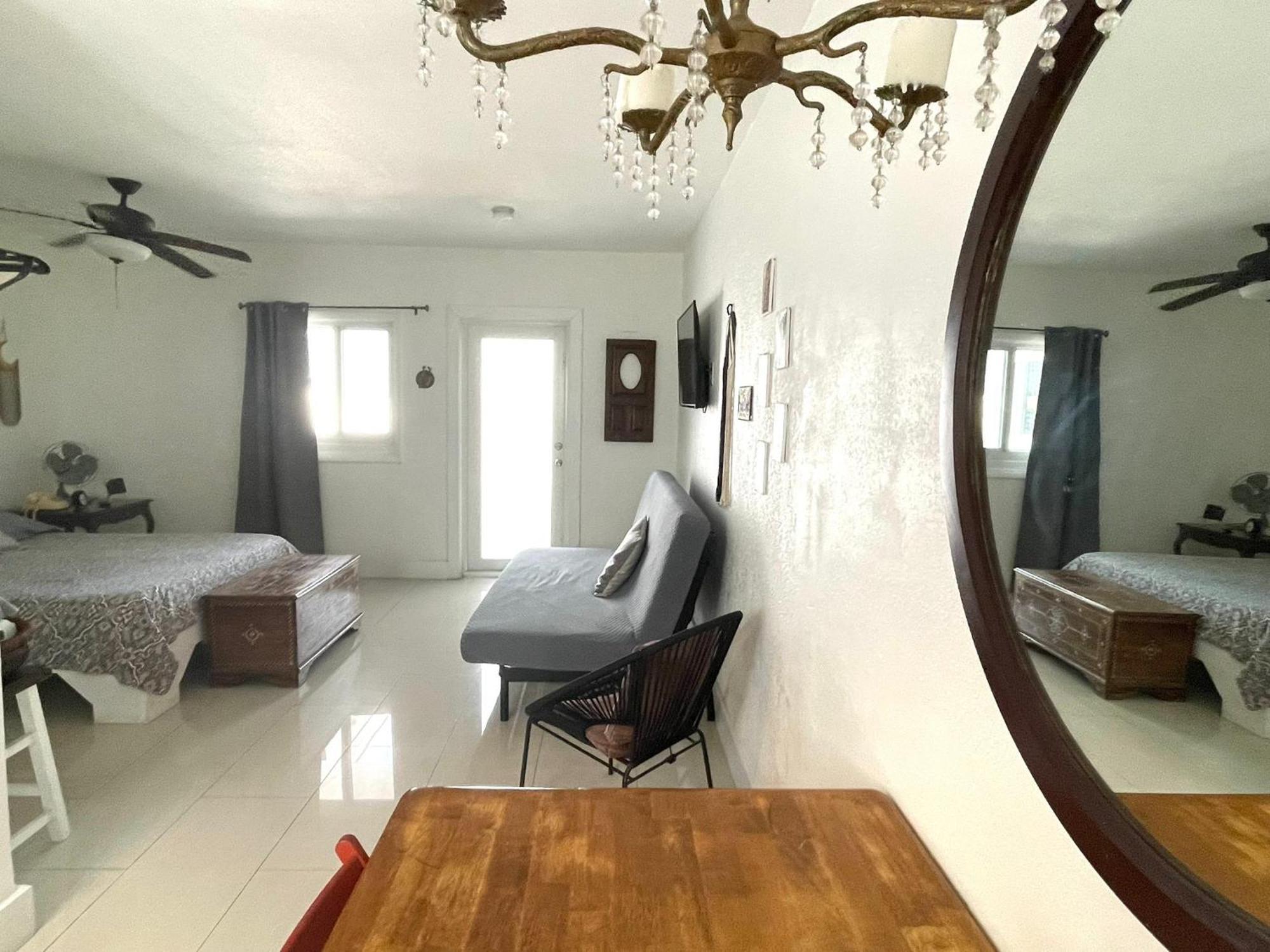 Private Studio Blocks From Coconut Grove Miami Extérieur photo