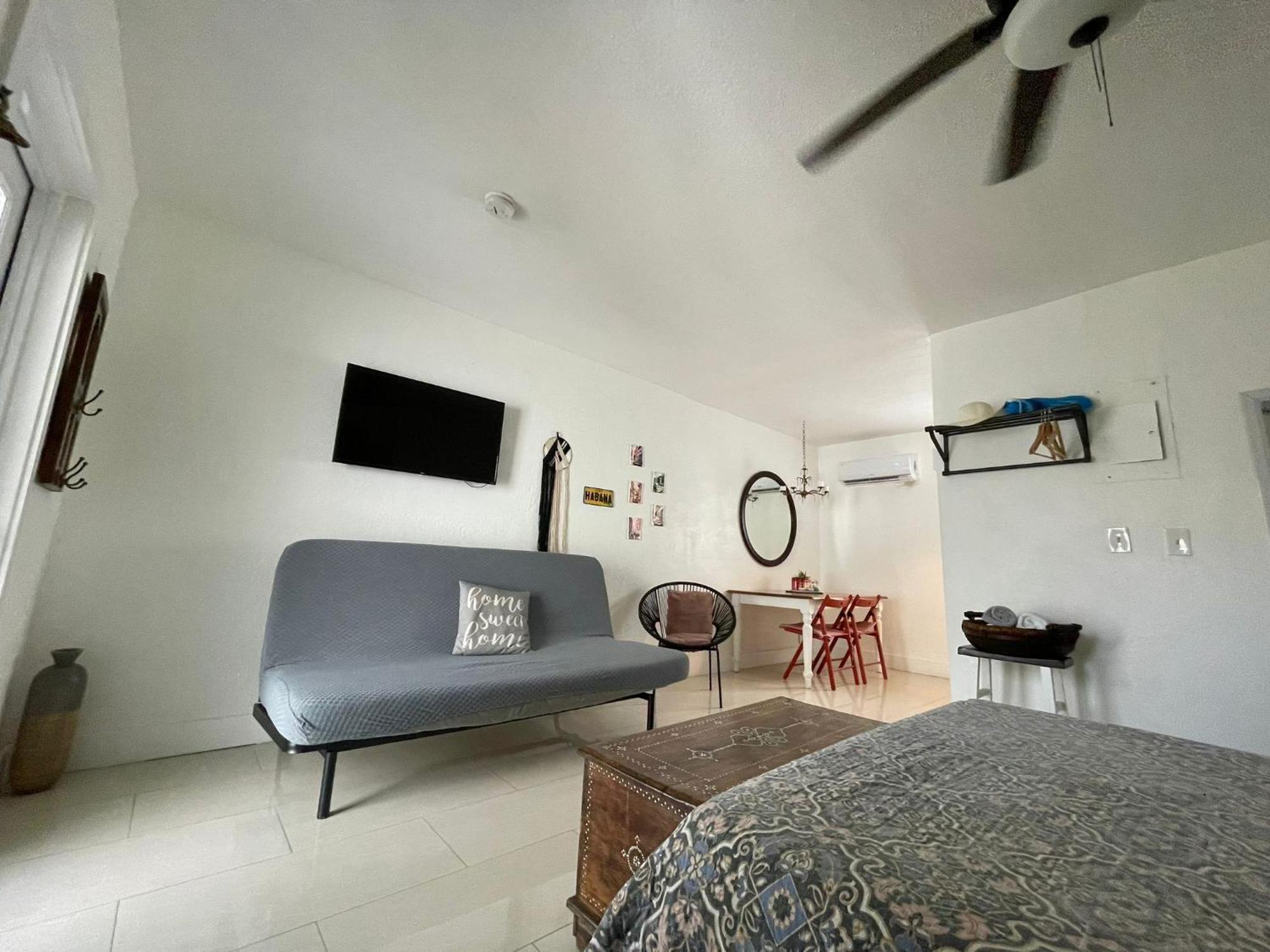 Private Studio Blocks From Coconut Grove Miami Extérieur photo